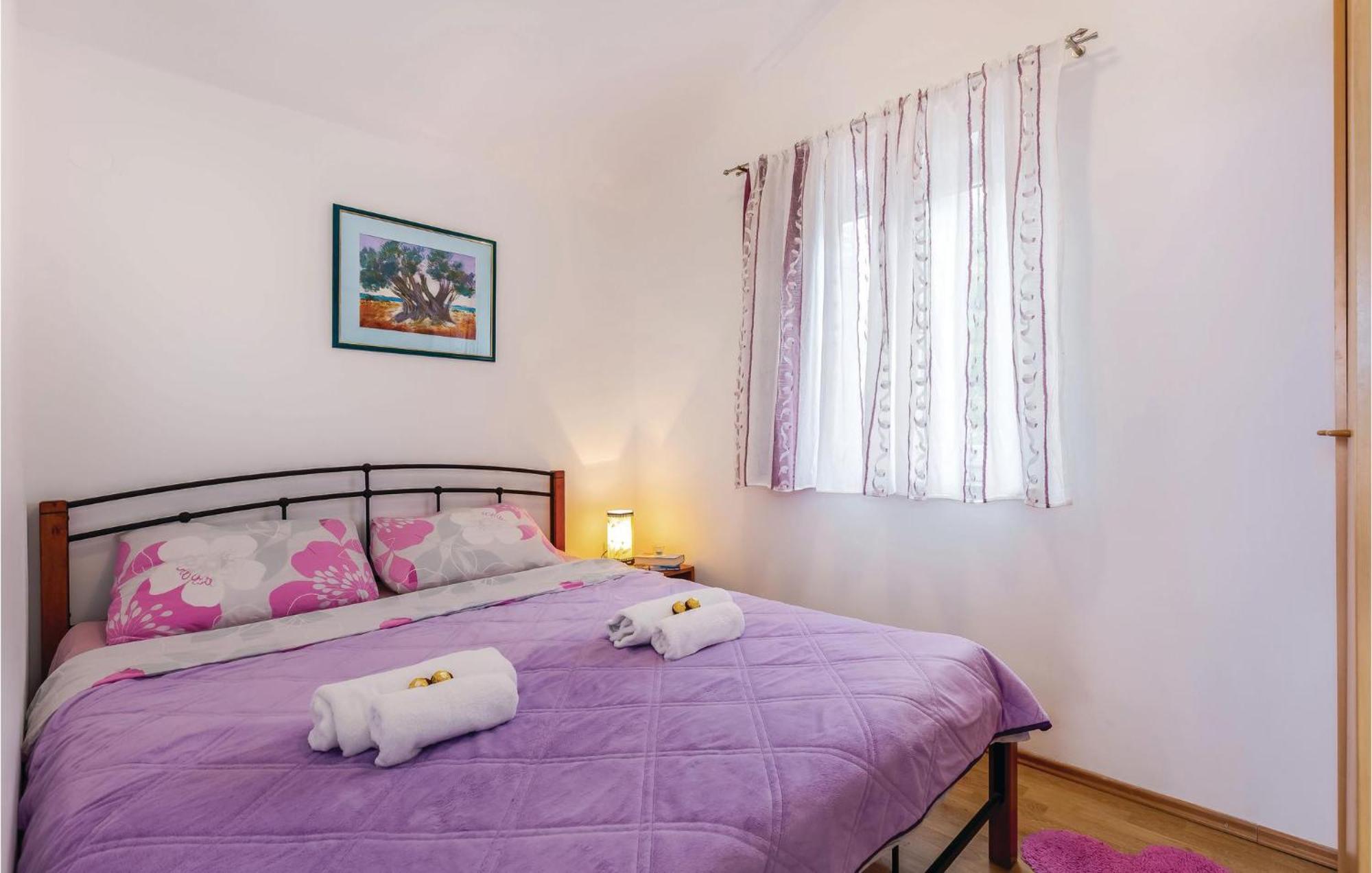 1 Bedroom Stunning Apartment In Bakarac Exterior foto