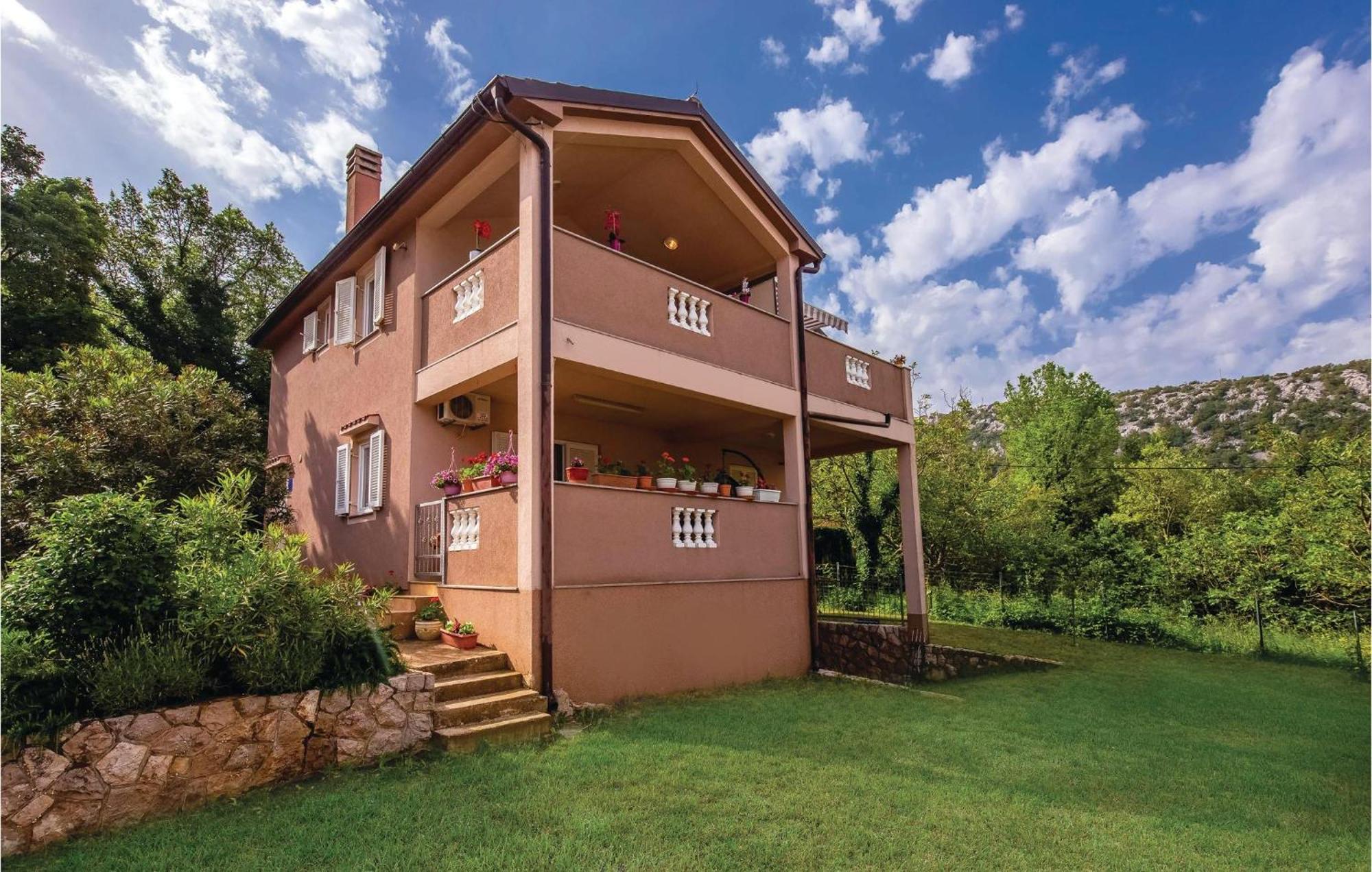 1 Bedroom Stunning Apartment In Bakarac Exterior foto